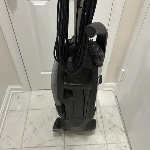 Miele Calypso 300 Vacuum Cleaner - Picture 4 of 6
